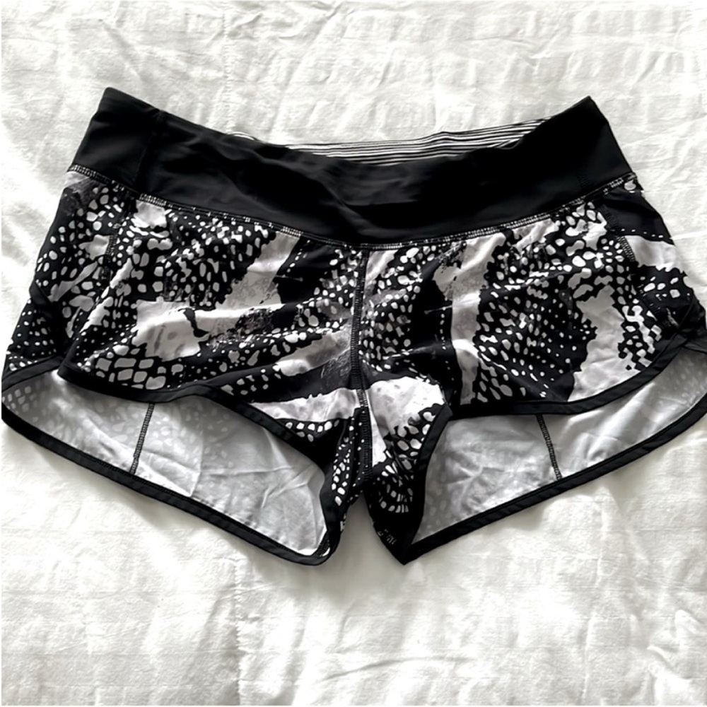 Lululemon speed shorts static mist white/black